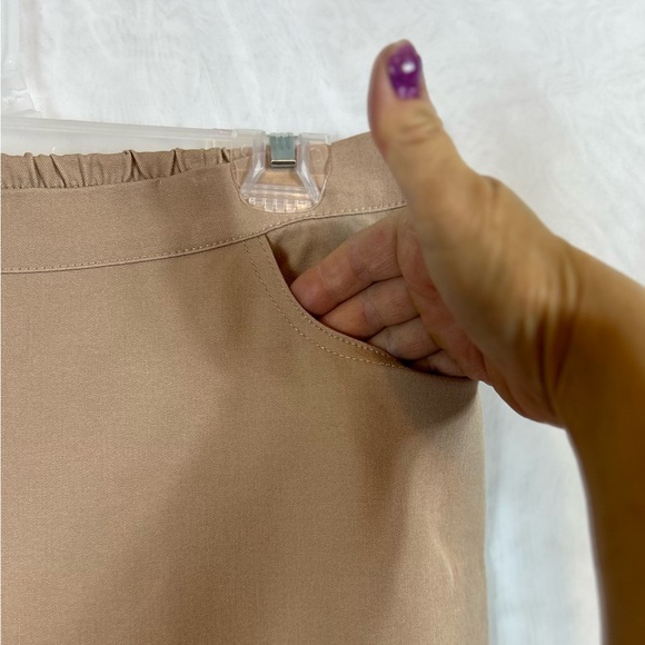 NWT Isaac Mizrahi Beige Crop Pants with Pockets / Size 10 - Picture 5 of 9